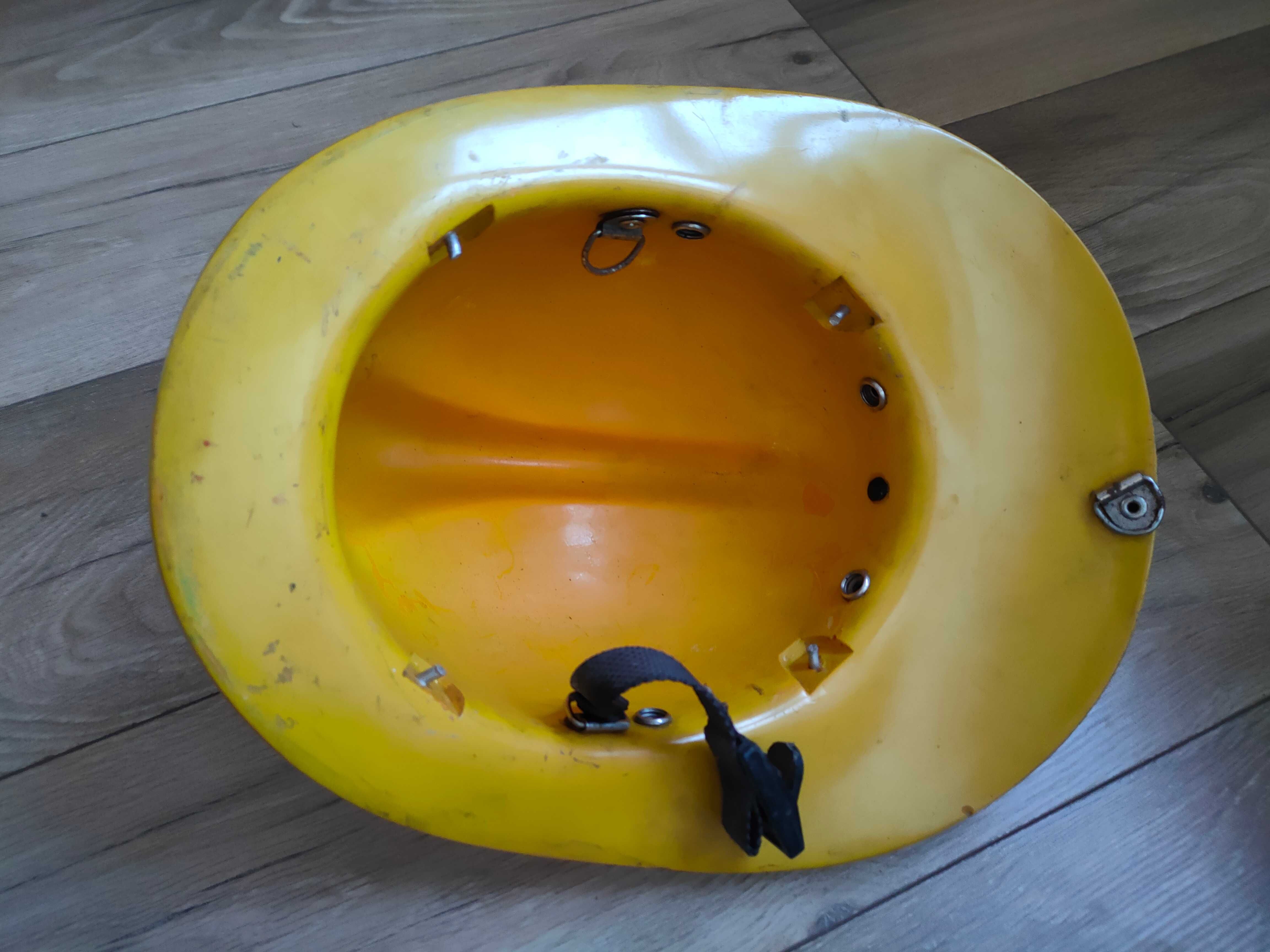 Stary kask strażacki