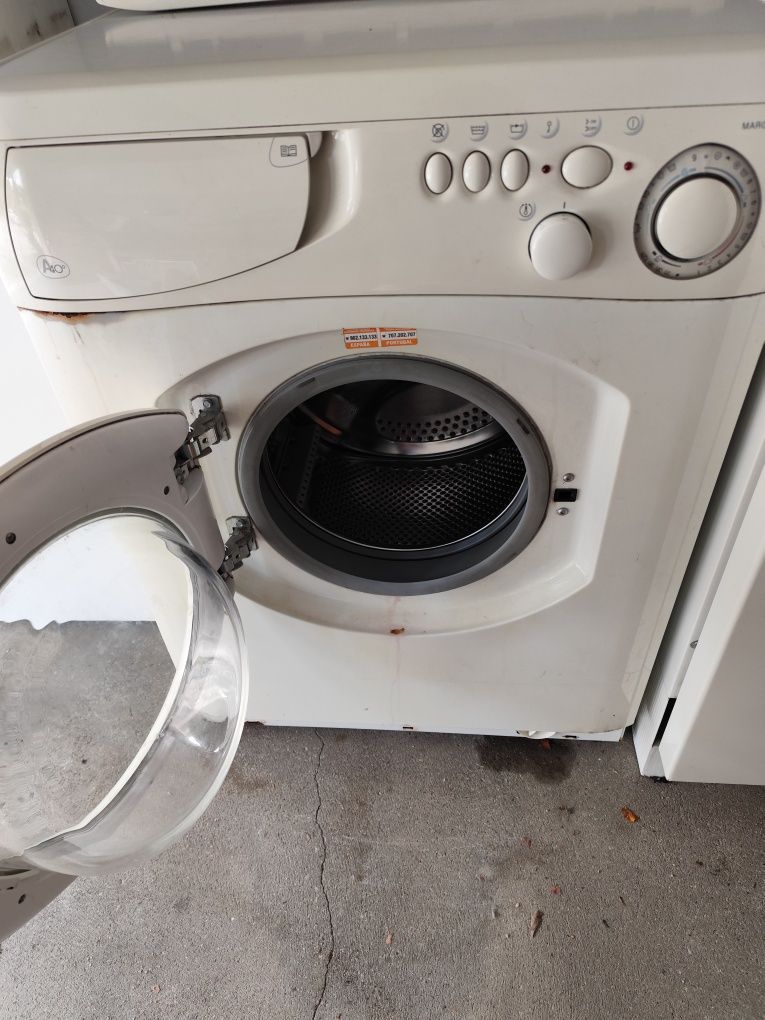 Máquina da roupa ariston