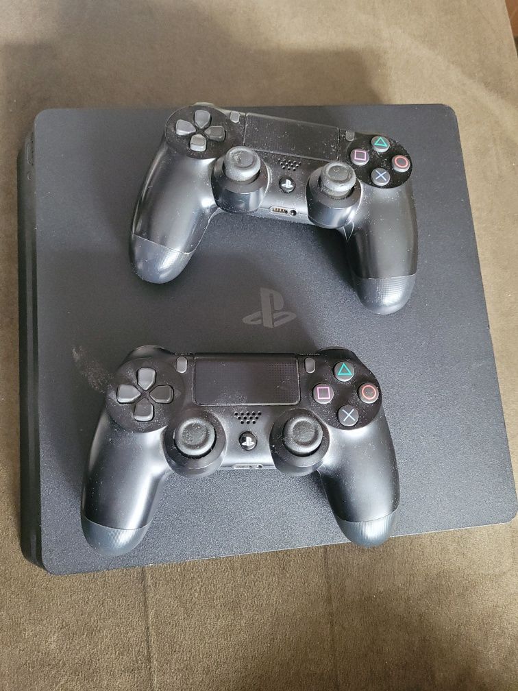 Play station 4 slim