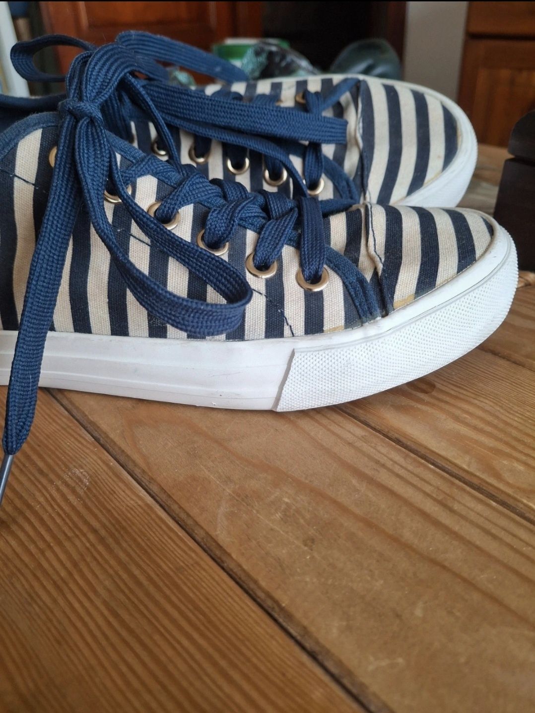 Trampki w paski cropp