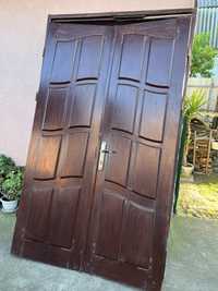 Вхідні деревʼяні двері