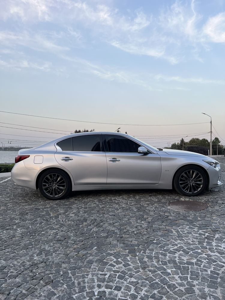 Продам свой автомобиль Infiniti q50