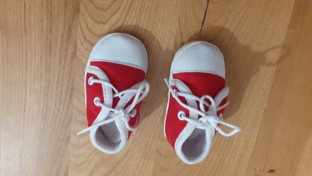 Buciki buty trampki niemowlęce do Chrztu r. 10 czerwone