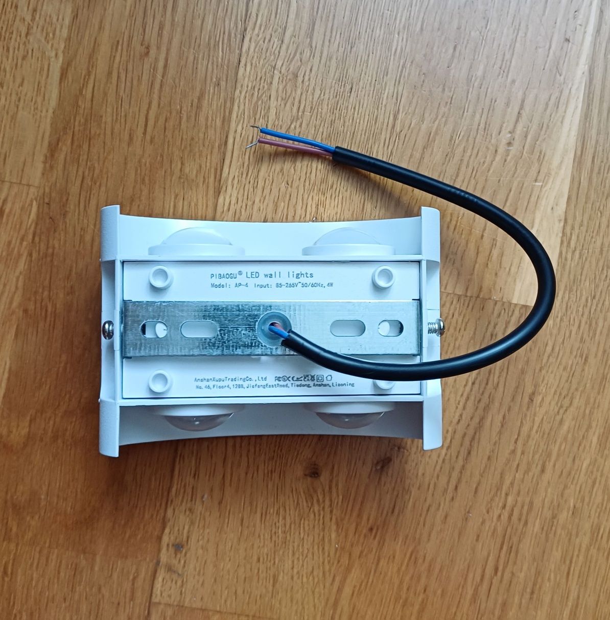 Продам настіний Led світильник 4 kWh