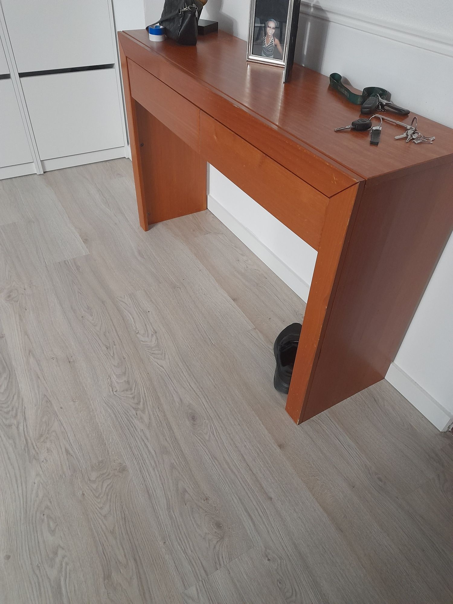 Consola de madeira cerejeira