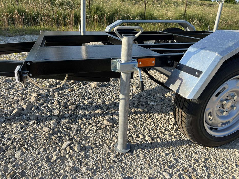 Прицеп для генератора двохвісний без гальм з опорами.