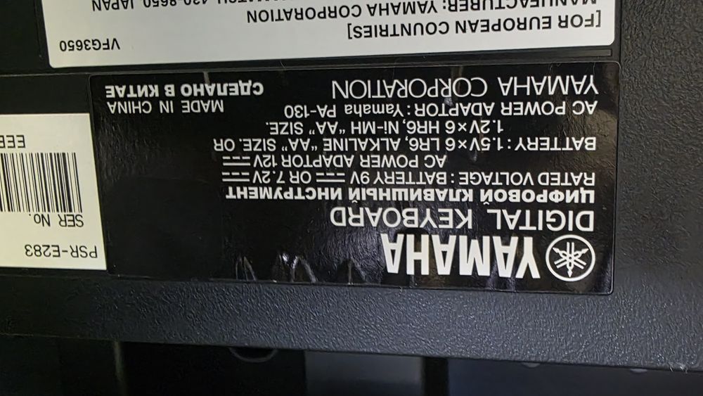 Piano teclado Yamaha  com suporte e capa de proteção