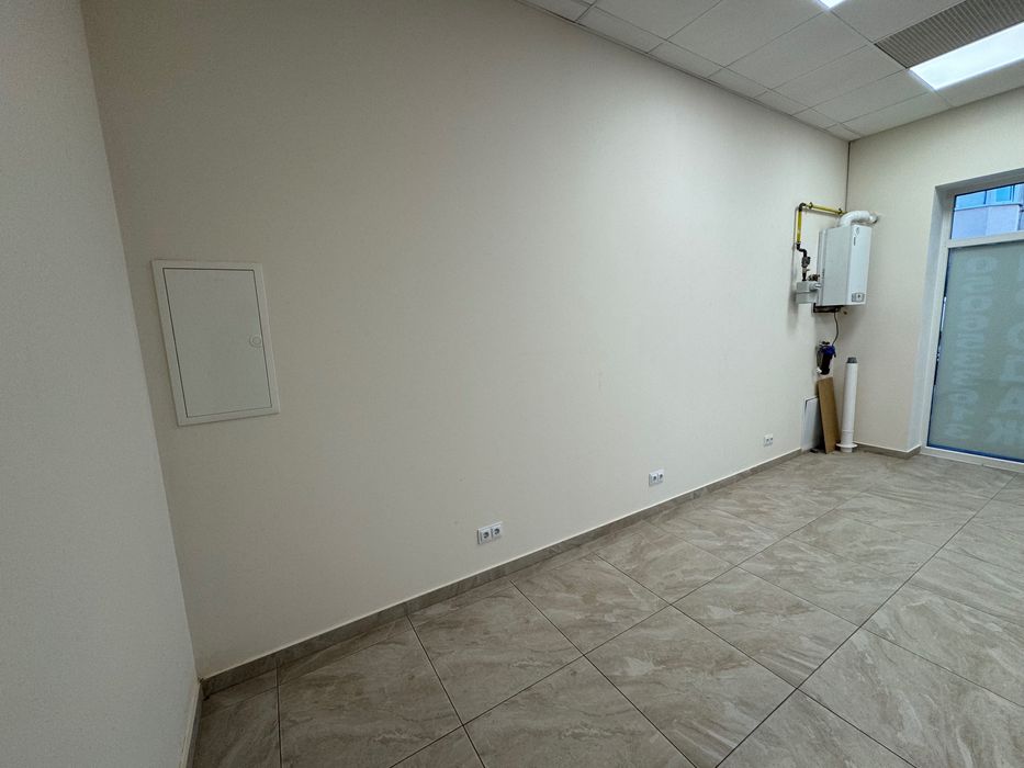 Продам комерційне приміщення в новобудові в центі міста власник