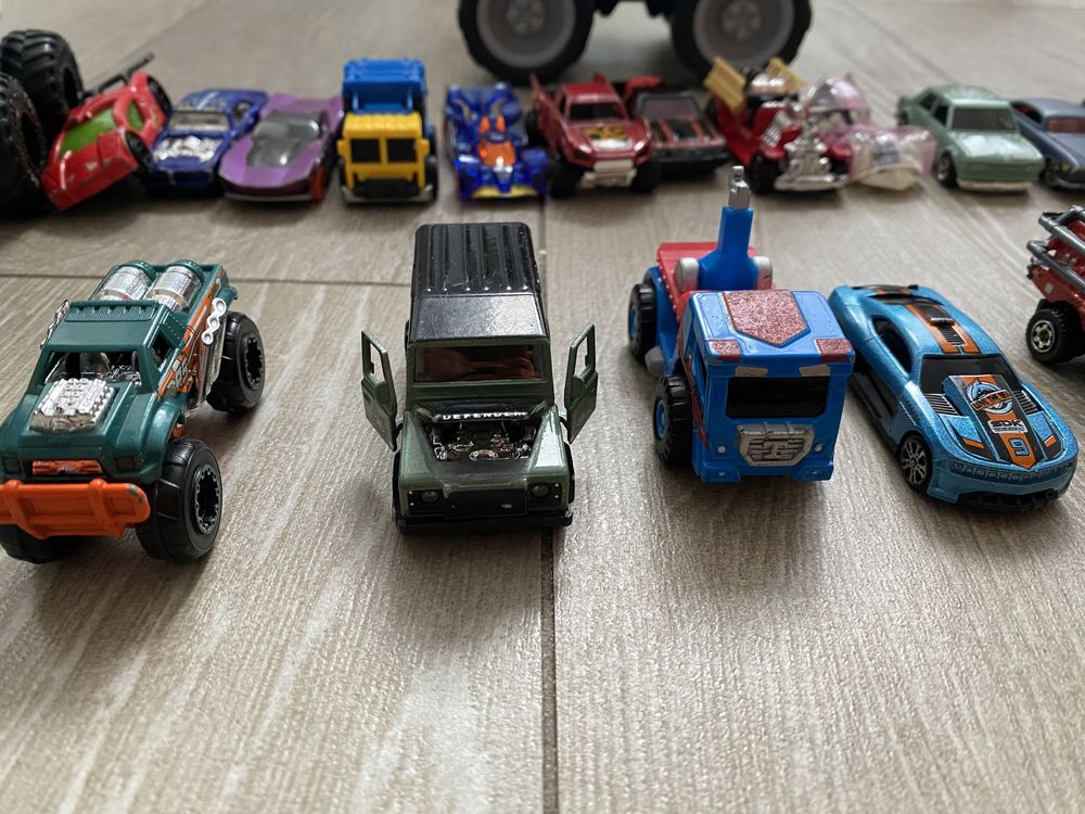 Hot wheels машинки