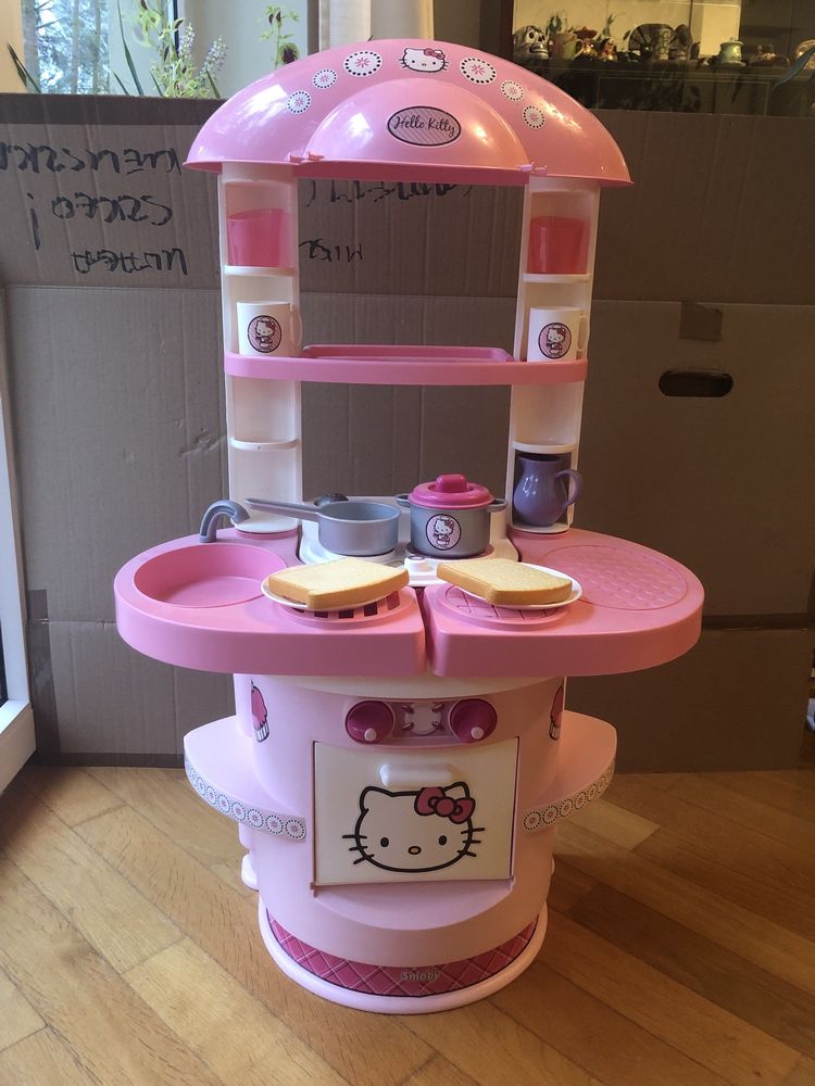 Kuchenka Hello Kitty z wyposażeniem