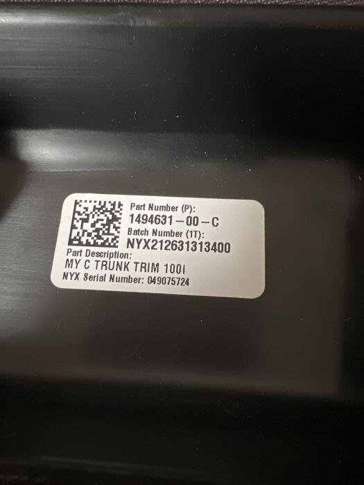 Накладка в Багажник на Петлю Замка Tesla Model 3 Y Тесла