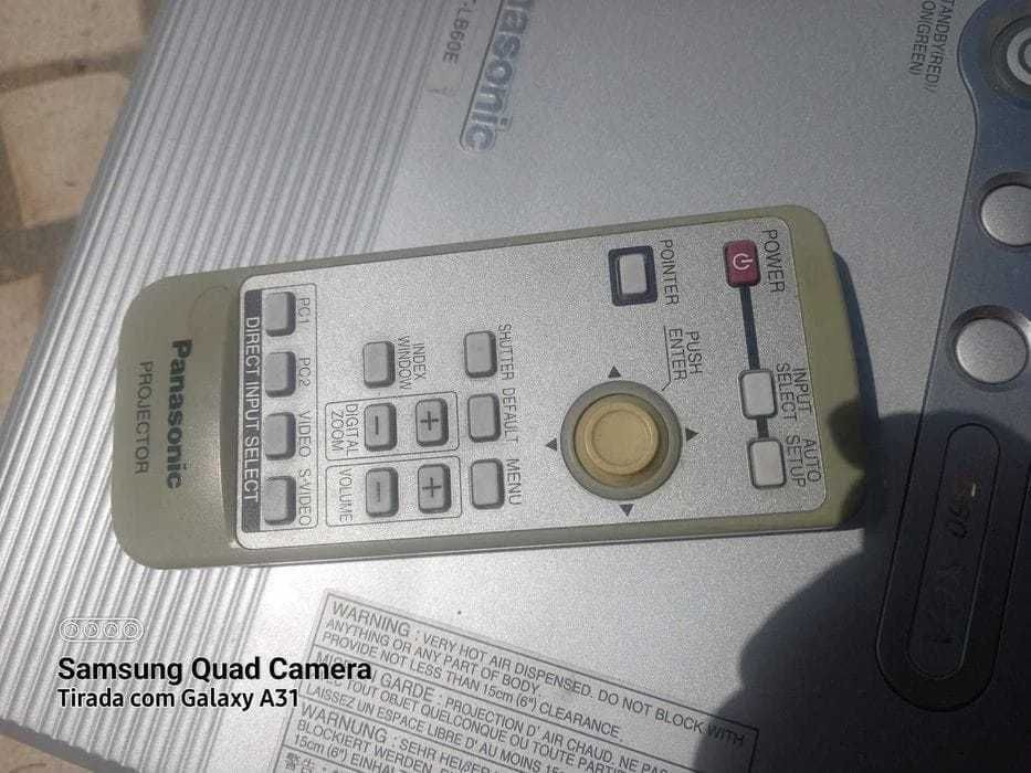Projector Panasonic PT-LB60U Imagem Nítida | Estado Impecável