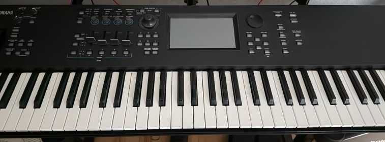 Yamaha MODX7 – 76 klawiszy – jak nowy – oryginalna torba