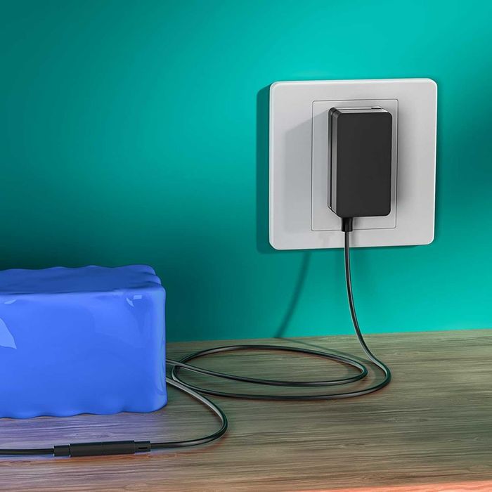 Ładowarka Zasilacz Uniwersalny 12V 5A 60W DC wtyczka EU + przejściówka