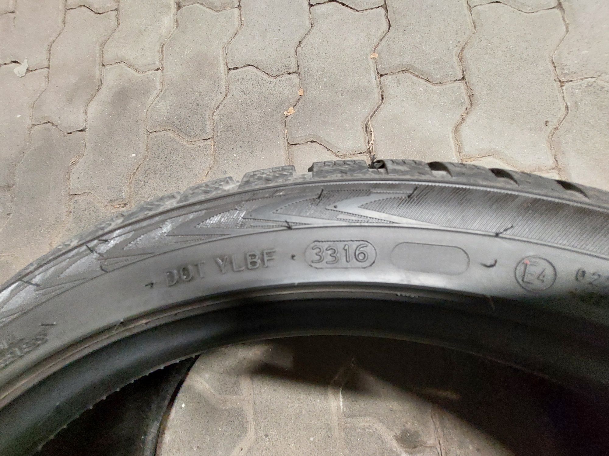 2x225/40R18 92V XL Nokian WR D4