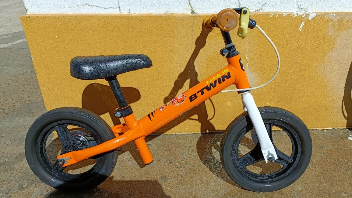 Bicicleta sem pedais.