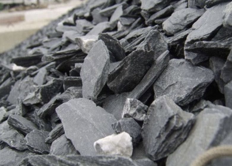 KORA KAMIENNA CZARNA Grys Łupek Antracytowy Kamień Ogrodowy Żwir