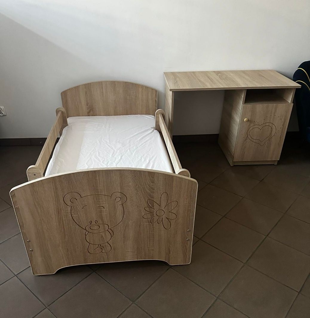 Meble dziecięce: łóżko + biurko