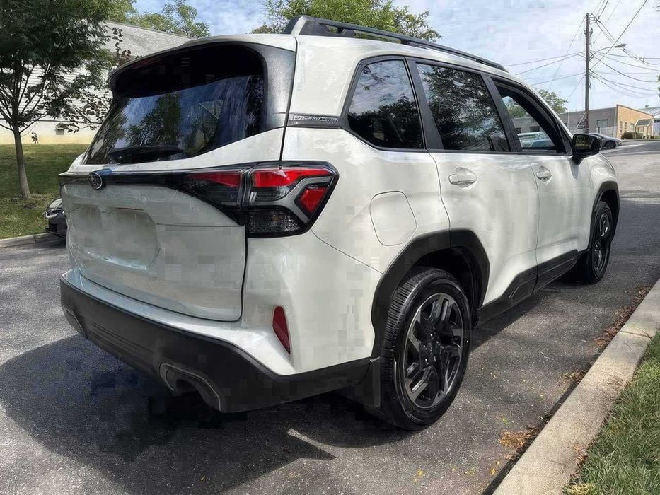 Subaru Forester Limited Crossover      2025