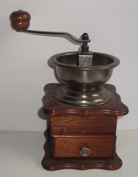 Colecção de Diversos Moinhos de Café Antigo