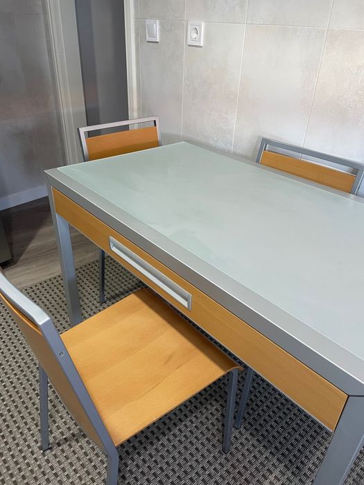 Mesa de cozinha extensível + cadeiras