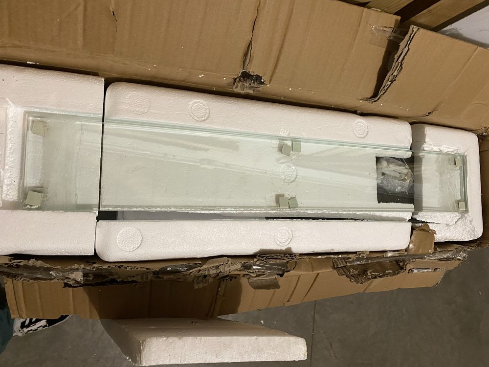Szafka łazienkowa aluminiowa – uszkodzone lustra