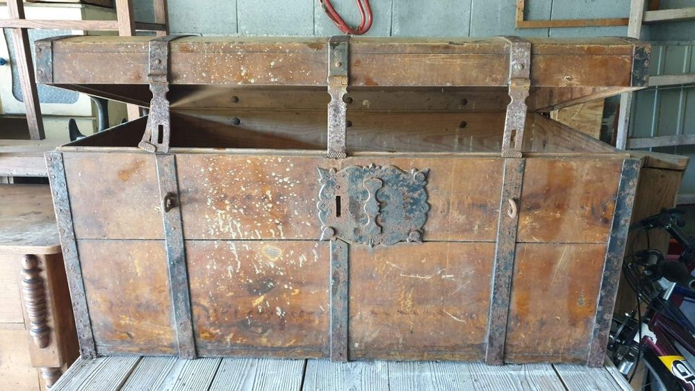 Zabytkowa skrzynia
