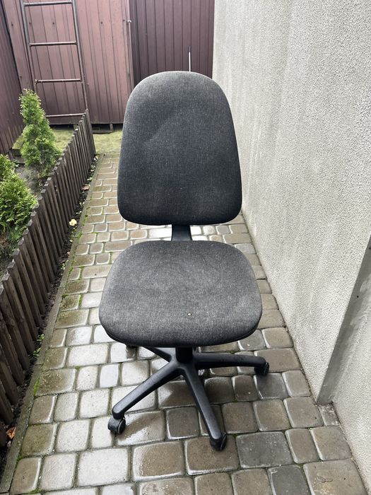 Продам стул офисный