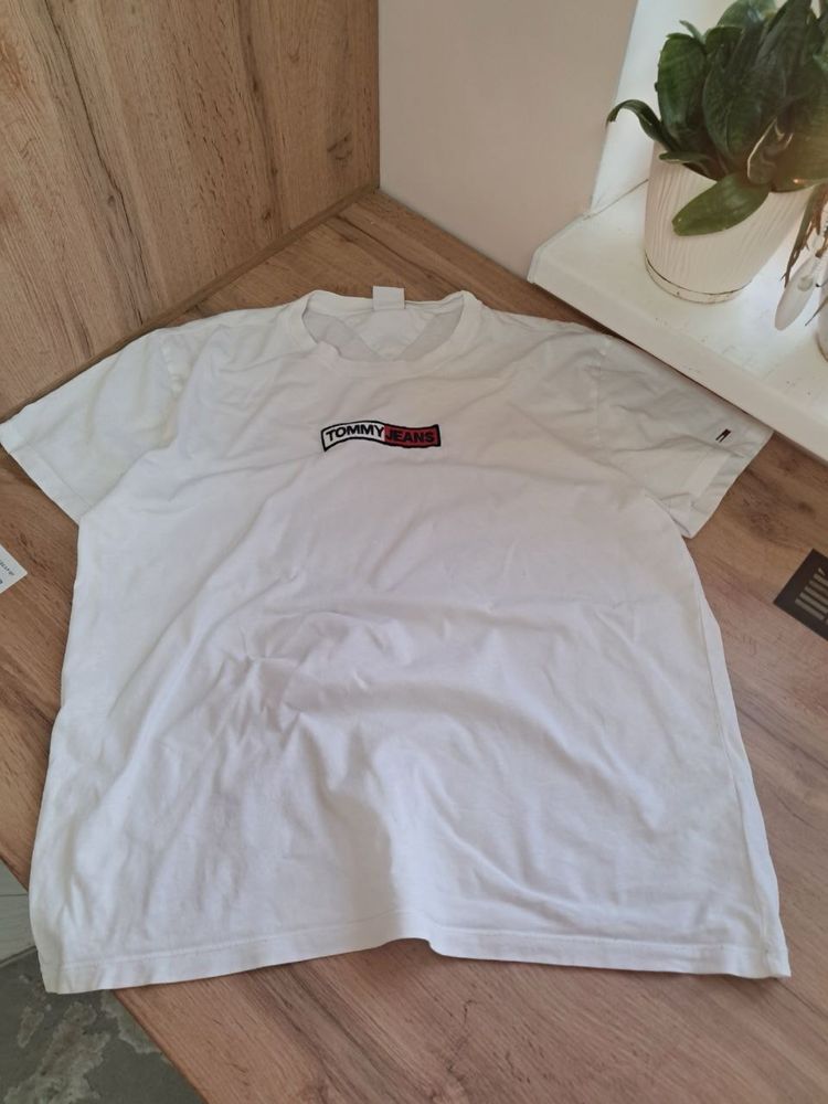 Футболка Tommy Jeans
