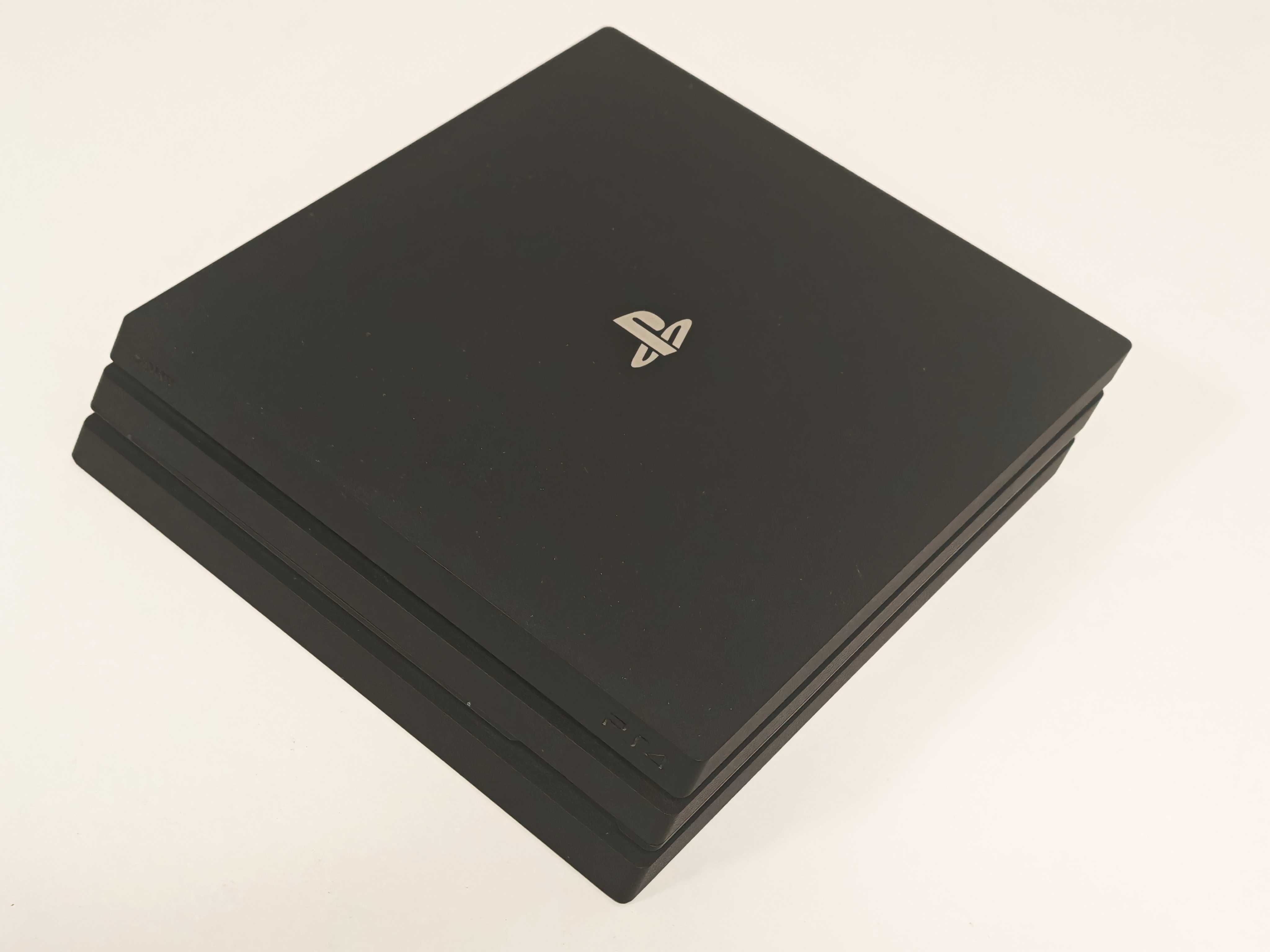 Konsola Sony PlayStation 4 Pro 1TB CUH-7116B czarna + 4 pady Zestaw!