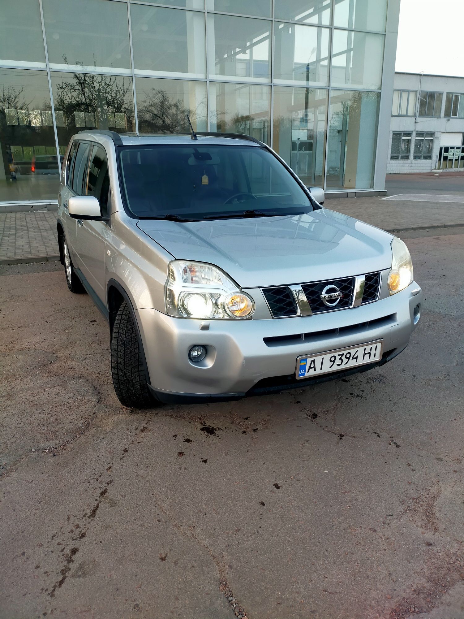 Продам Nissan x-trail 2.5 газ бензин