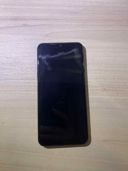 czarny smartfon/ telefon LG K40