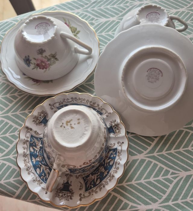 Três chávenas  porcelana
