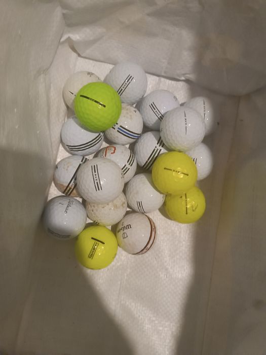 Bolas titleist AVX em bom estado, tenho mais  marcas só pedir