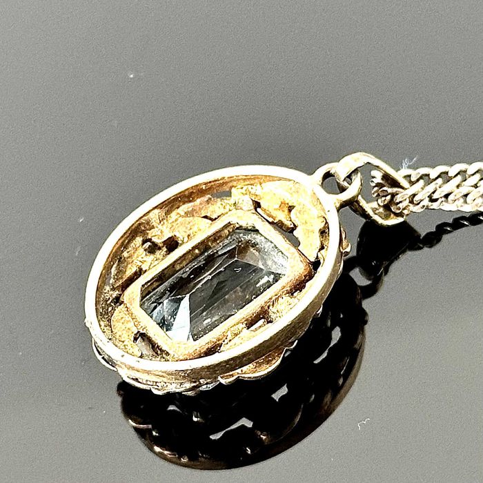 Srebrna przywieszka z Akwamarynem z ok. 1900 roku z srebra próby 835