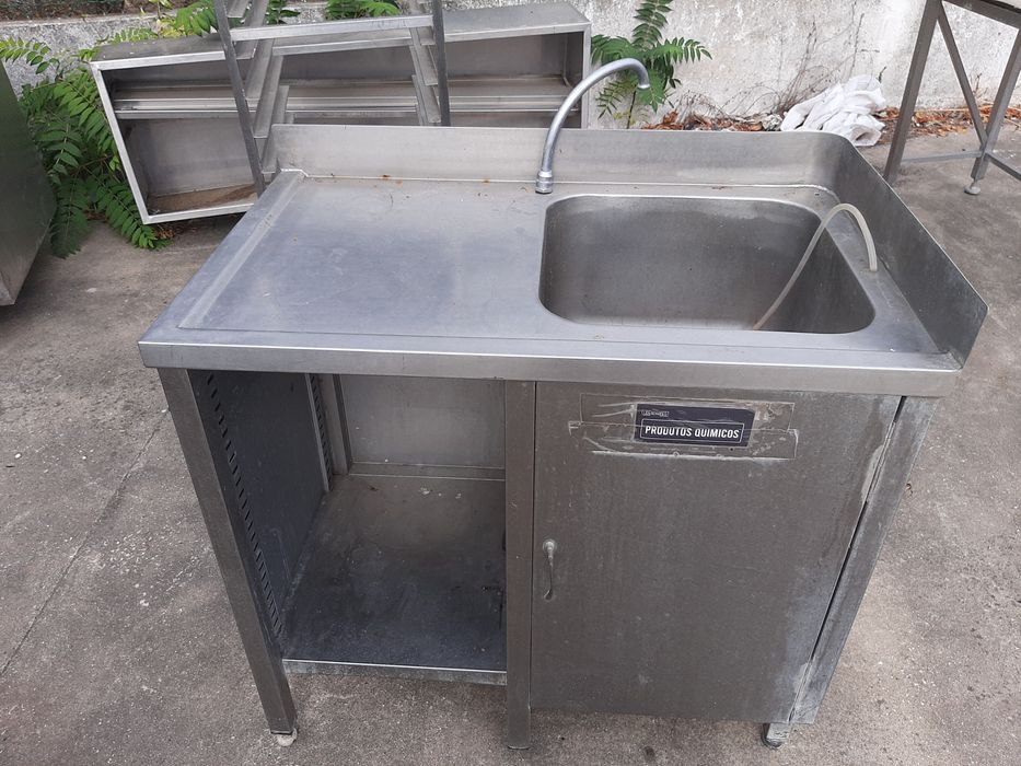 Lava loucas cuba grande parcialmente fechada