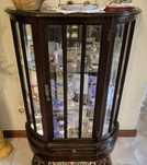 Móvel vitrine em madeira