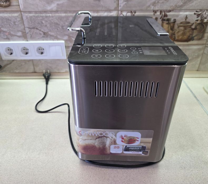 Продамо Хлібопіч Kenwood BM450