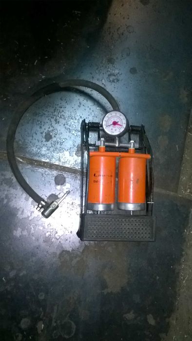 Насос ножний автомобільний LAVITA