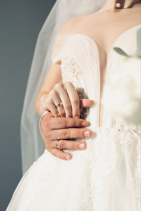 Продам весільну сукню