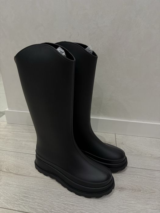 Резинові чоботі