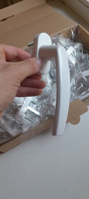 Ручки на пластикові вікна та двері.