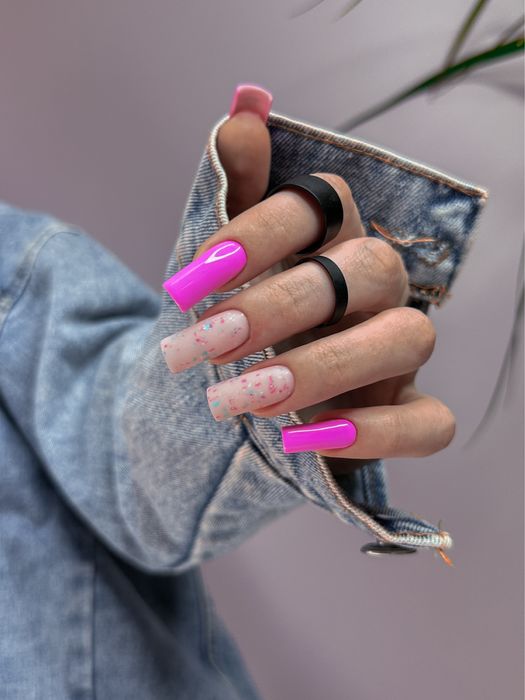 Манікюр та педикюр у студії