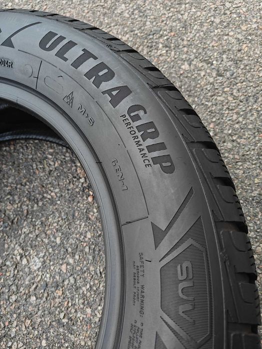GoodYear UltraGrip Performance шини зима R17 215 65 комплект