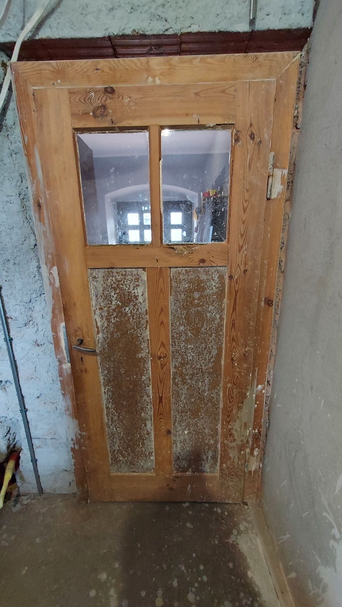 Stare zabytkowe drzwi + futryna.