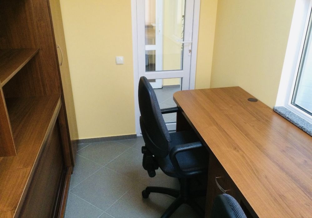 Продам офісне приміщення 365м2 торг! 2 та 3 поверхи