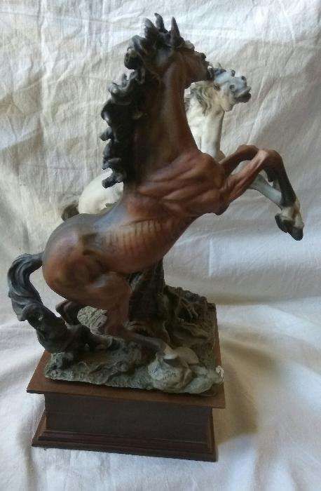 Escultura Cavalos Capodimonte