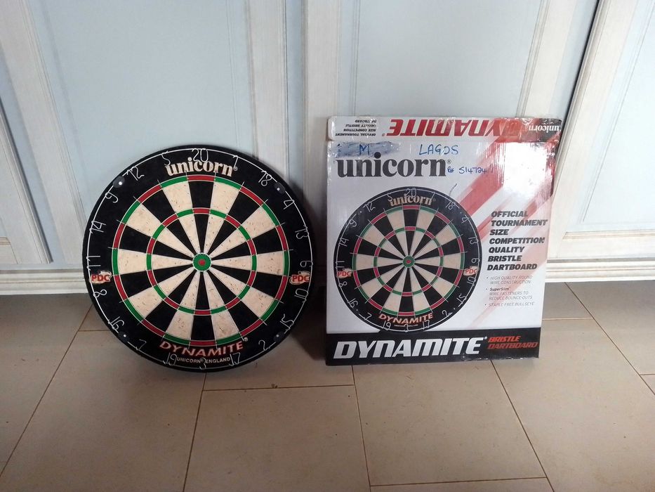 Alvo para dardos Unicorn Dynamite pouco uso, bom estado
