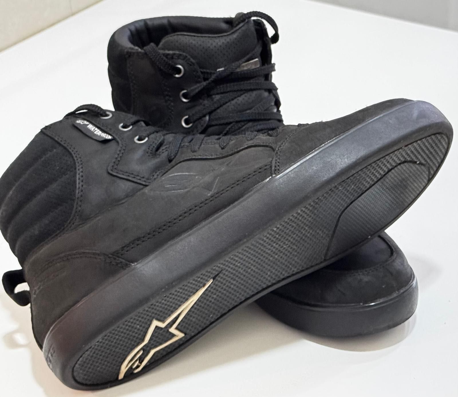 Botas Motociclo ALPINESTARS, modelo J6 Pretas, 43.  Impecáveis!!