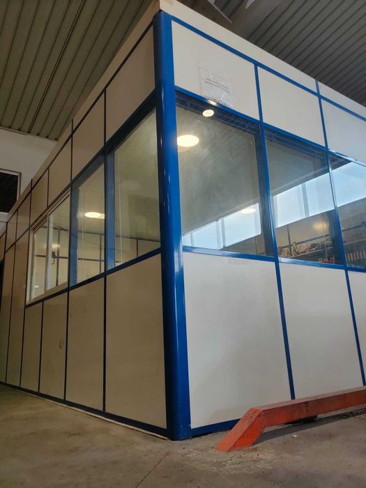 Estrutura para gabinetes ou arrumos com secretárias, móveis e cadeiras